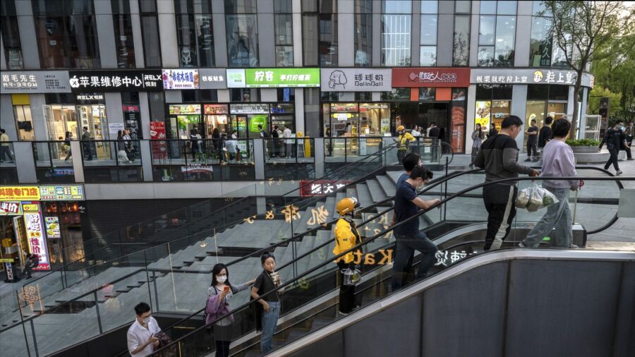 Top Global Firms Warn of Slow China Sales