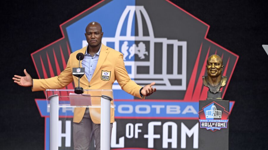DeMarcus Ware Overcame Tough Environment to Win Super Bowl, Earn a Gold Jacket