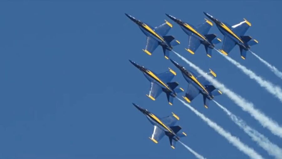 Elite Pilots Perform at Boeing Airshow