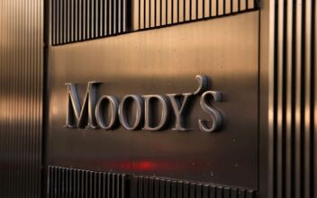 Moody’s Downgrades US Banks, Warns of Possible Cuts to Others