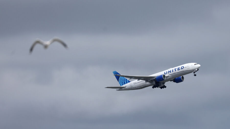 Safest Way to Travel: Retired Pilot Explains Ins and Outs of Flying