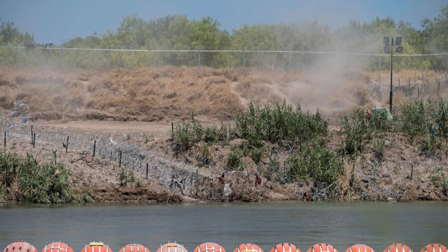 Democrats Visit Eagle Pass, Criticize Governor's Actions