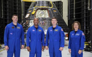 Astronauts Get First Look at the Spacecraft That Will Fly Them Around the Moon