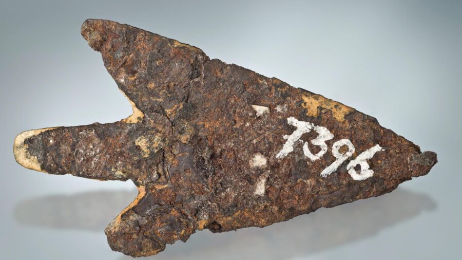 Ancient Arrowhead Made From Meteoritic Iron Found Near Lake in Switzerland