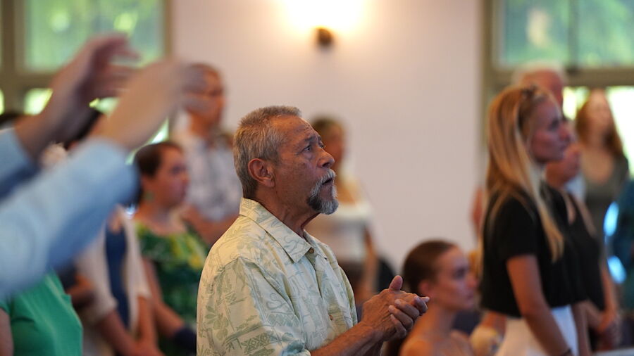 Thousands Turn Out at Sunday Church Services to Mourn Maui’s Wildfire Victims