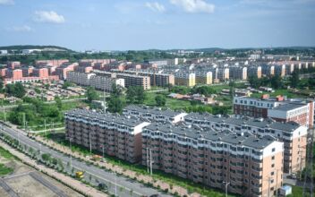 Chinese Property Giant Warns of $7.6 Billion Loss