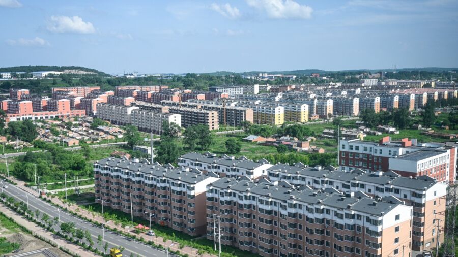 Chinese Property Giant Warns of $7.6 Billion Loss