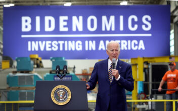 Biden Focuses on Economic Message in Wisconsin, Ignoring Trump’s 4th Indictment