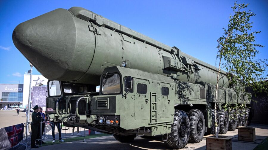 Russian Defense Minister Inspects Military Equipment From Iran, China, India During Expo