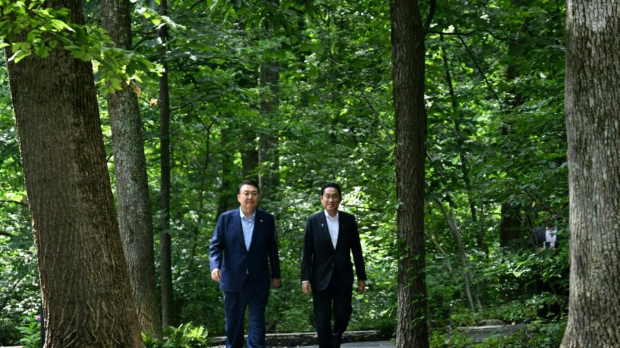 Korean President, Japanese Prime Minister Arrive at Camp David for Trilateral Summit