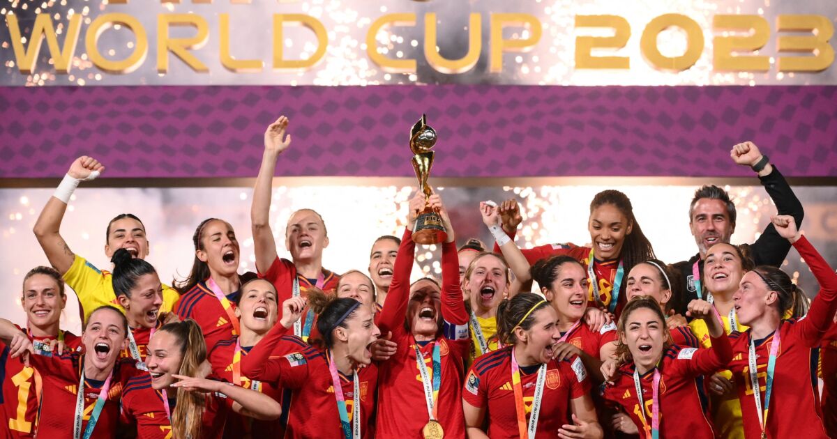 Supporters Welcome the Spanish Women’s Soccer Team Home After World Cup