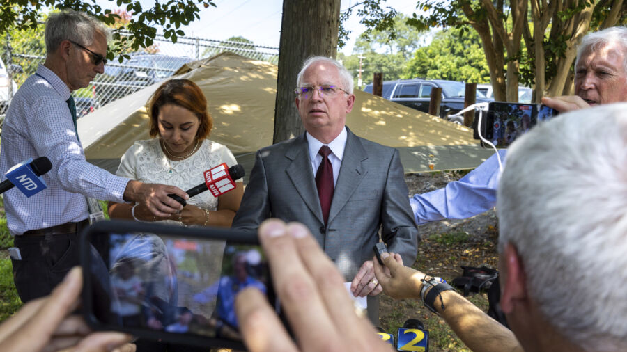 2 Trump Co-defendants Surrender to Georgia Jail