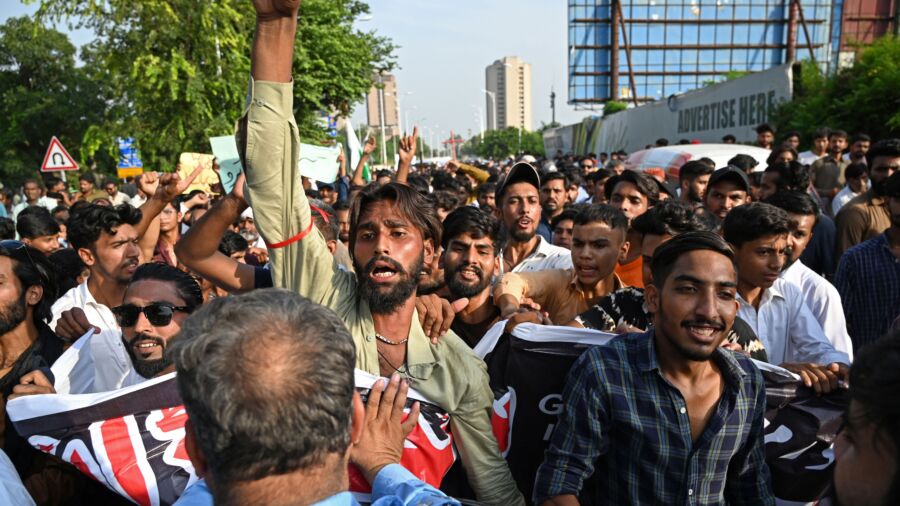 Violence in Pakistan: Christians Torn Between Fear and Faith