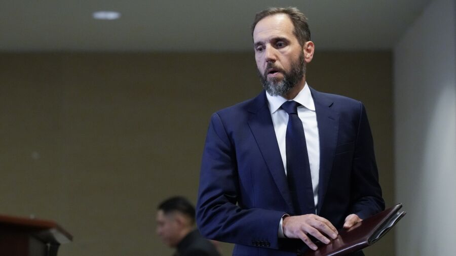 Trump Employee Admitted to Lying to Grand Jury, Special Counsel’s Team Says