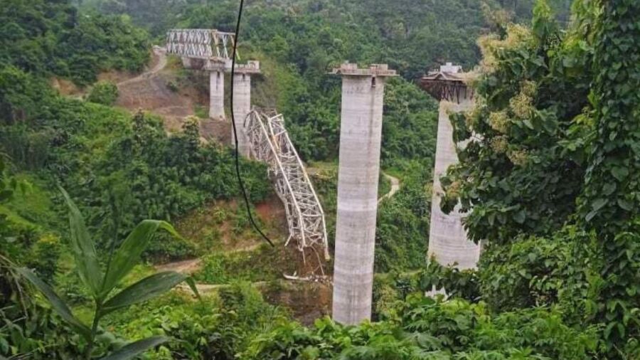 Construction Platform at Railroad Bridge Being Built in India Collapses, Killing at Least 26 Workers