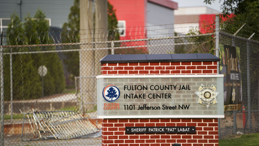 One Dead, at Least 2 Injured in Stabbings at Jail in Atlanta That Is Under Federal Investigation