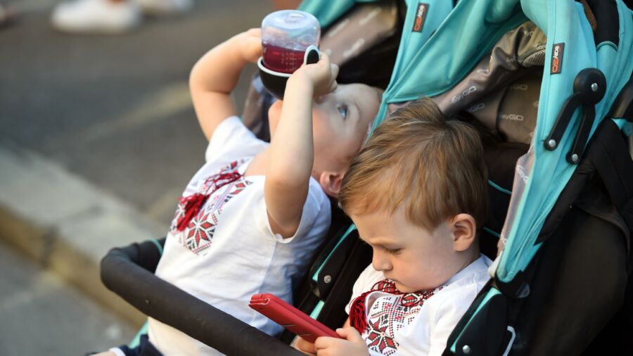 Screen Time Linked With Developmental Delays in Children Under 4, Study Says