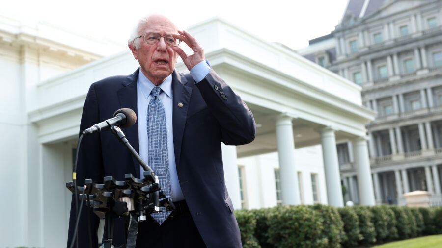 Bernie Sanders Backs Biden in New Hampshire Appearance