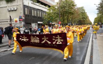 Paris Parade Celebrates Falun Gong
