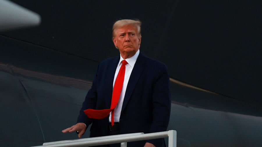 Explaining Arguments Surrounding Use of 14th Amendment to Disqualify Trump