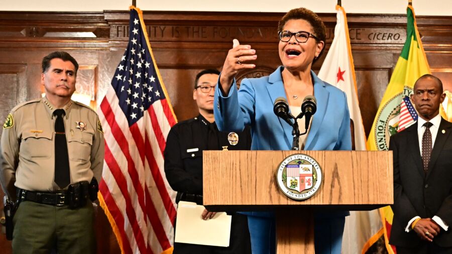 Los Angeles City Council Votes to Investigate Texas Government