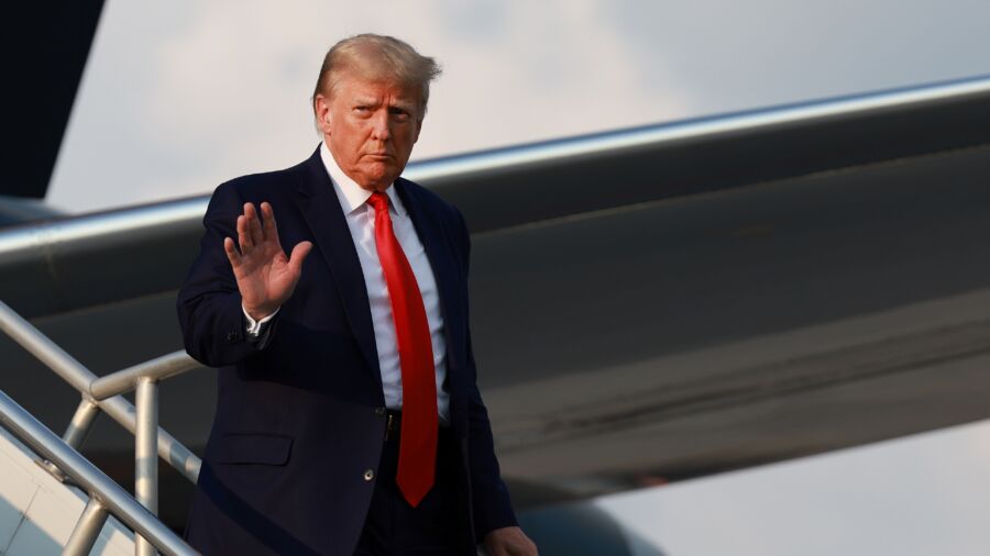 Trump Dominates GOP Primary Field: WSJ Poll