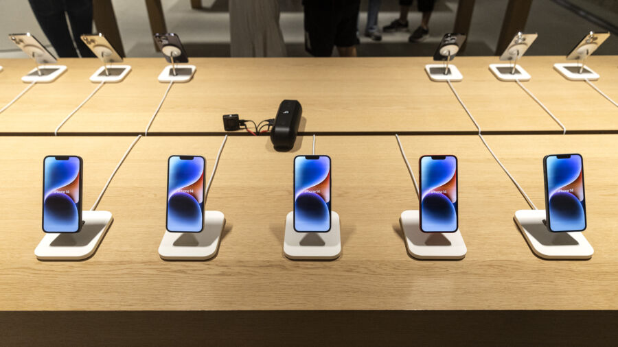 China Bans iPhone for Officials, Decoupling Risks Deepen
