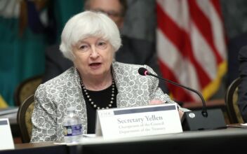 Yellen Says US ‘Monitoring Carefully’ China’s Economic Woes but Sees No Significant Impact on US Economy