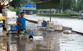 Hong Kong, Shenzhen Deluged by Heaviest Rain on Record