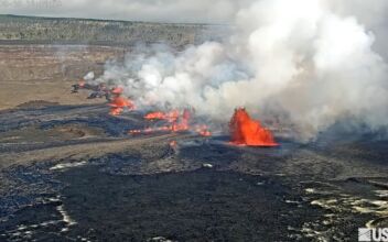 Hawaii Volcano Kilauea Erupts After Nearly 2 Months of Quiet