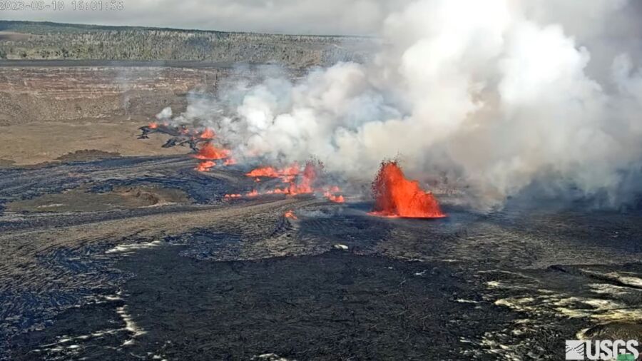 Hawaii Volcano Kilauea Erupts After Nearly 2 Months of Quiet
