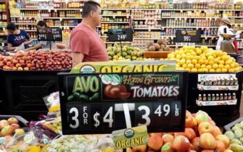 US Annual Inflation Reaccelerates to 3.7 Percent in August as Oil Prices Surge