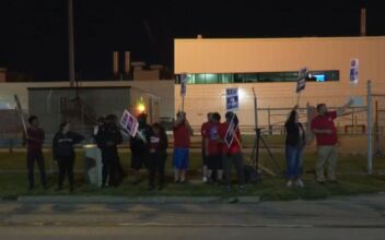 Striking UAW Workers Picket in Toledo, Ohio