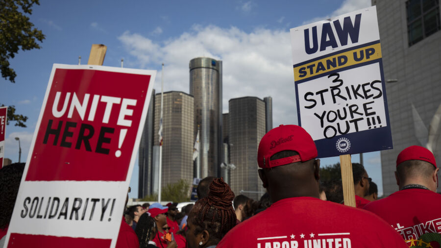 Political Blame-Game Erupts as UAW Strike Threatens to Paralyze Auto Industry