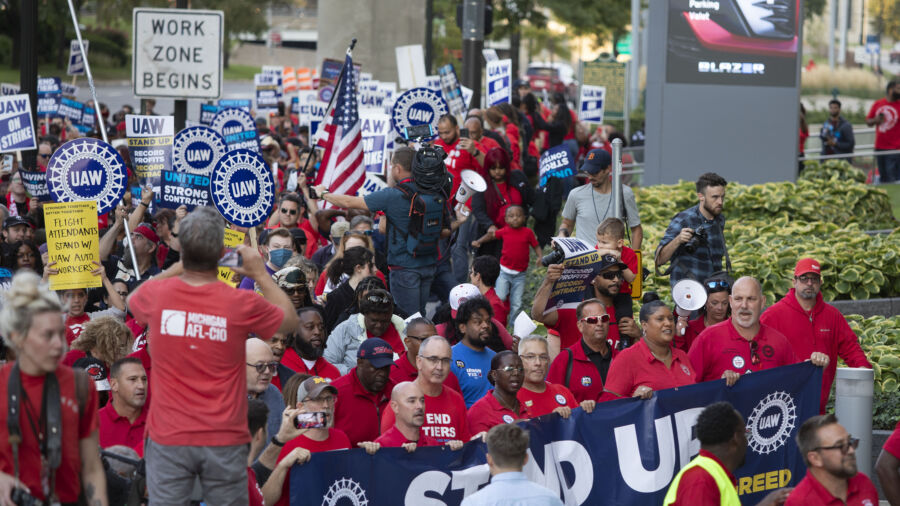 UAW Demands ‘Just Transition’ to EV Future