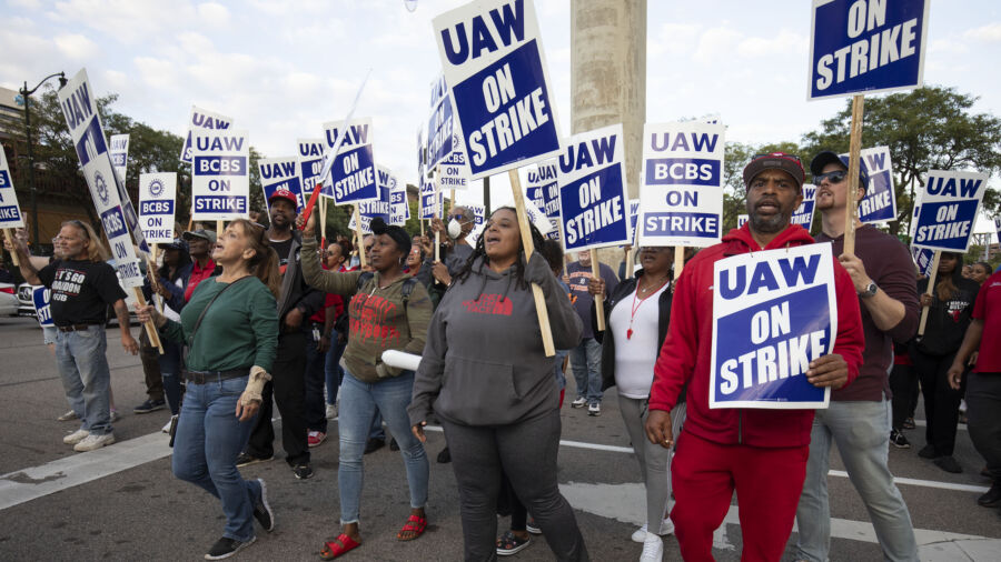 Auto Workers Should Find Middle Ground to End the Strike: Ryan Binkley