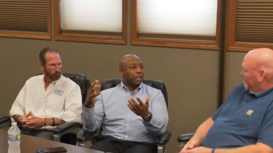 Sen. Scott Hosts Local Business and Manufacturing Roundtable in Nevada, Iowa