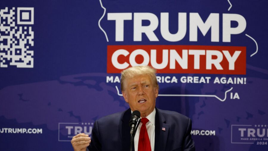 Trump Delivers Remarks at Team Trump Iowa Commit to Caucus Event