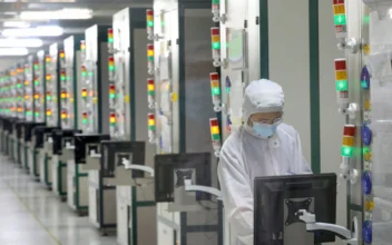 NTD Business (Feb. 22): US Targets China’s Top Chipmaking Plant; Global Debt Level Hits Record High at $313 Trillion