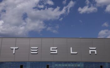 Lawyers Who Sued Tesla Board for Excess Pay Want $10,000 an Hour