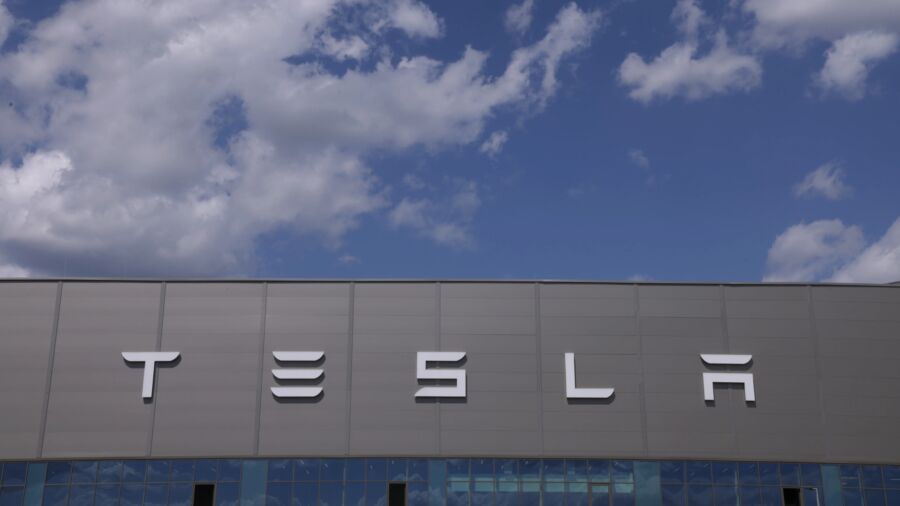 Lawyers Who Sued Tesla Board for Excess Pay Want $10,000 an Hour