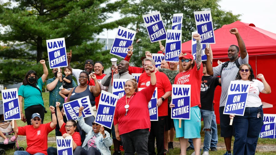 UAW Escalates Strike as Progress Stalls