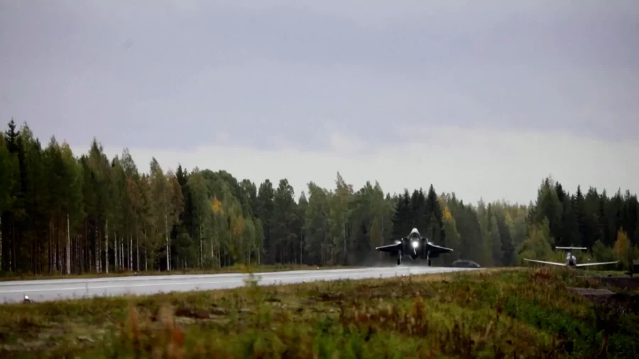 First Time Ever: Lockheed Martin F-35A Fighter Jets Land on Motorway in ...