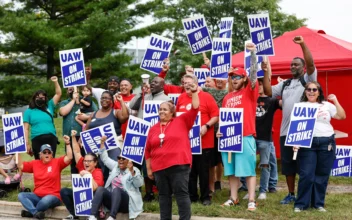 LIVE 11 AM ET: Biden Visits Michigan to Support UAW Strike