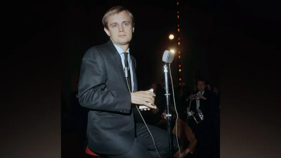 David McCallum, Star of Hit TV Series ‘The Man From U.N.C.L.E.’ and ‘NCIS,’ Dies at 90