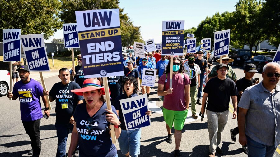 UAW Strikes' Impact on Supply Chains Reaches Beyond Automotive Industry: Exec.