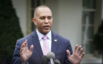 LIVE 11 AM ET: House Minority Leader Jeffries Holds Weekly Press Conference (Sept. 28)