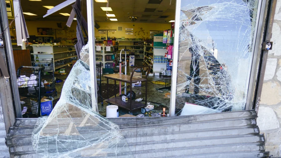 Mobs Ransacked Philadelphia Stores, Over 50 Arrested
