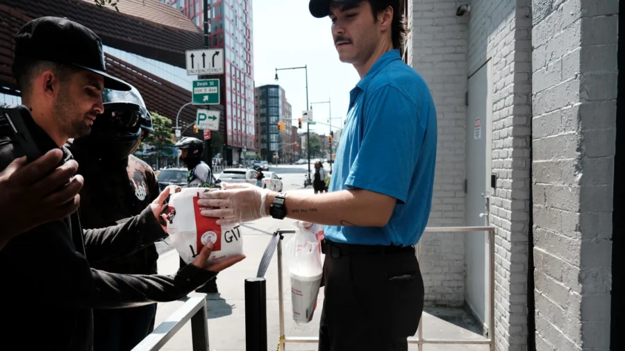 Uber, DoorDash Fail to Block NYC’s Minimum Wage Increase for App-Based Delivery Workers
