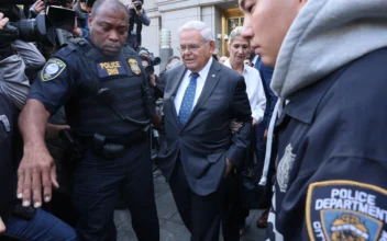 LIVE: Stakeout of Courthouse Where Senator Menendez Appears for Bribery Charges